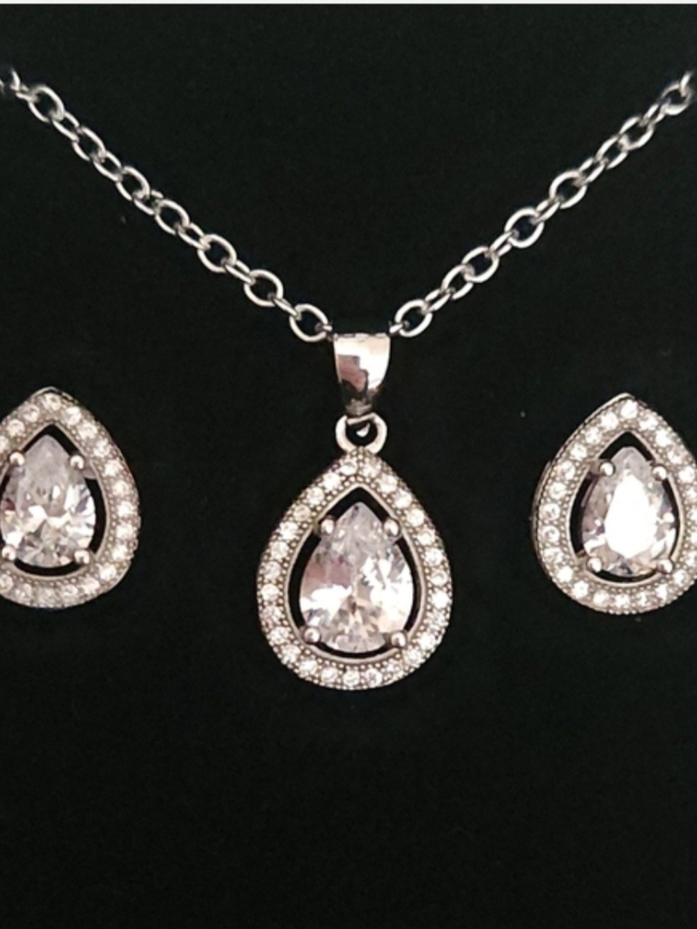 18K White Gold Teardrop Necklace & Earrings Set